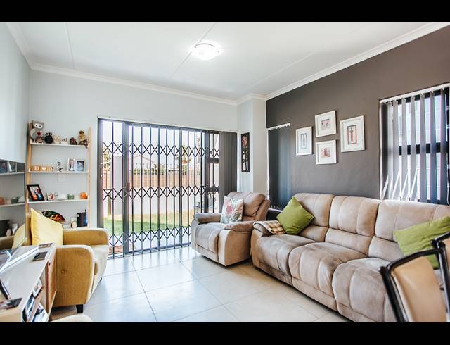 2 BEDROOM APARTMENT FOR SALE IN WINDSOR PARK ESTATE